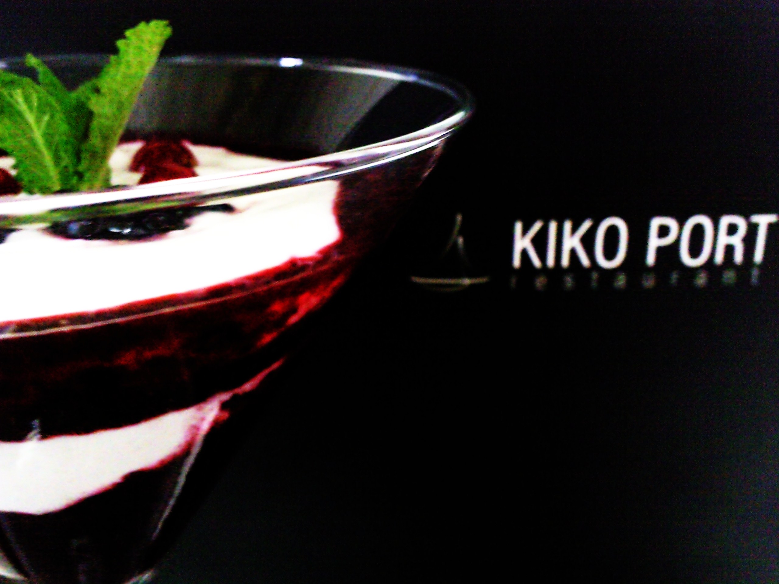 Restaurante Kiko Port Copa de yogurt con moras